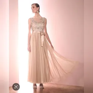Aidan Mattox Embellished Tulle Cap-Sleeve Gown, Light Gold. Size 2