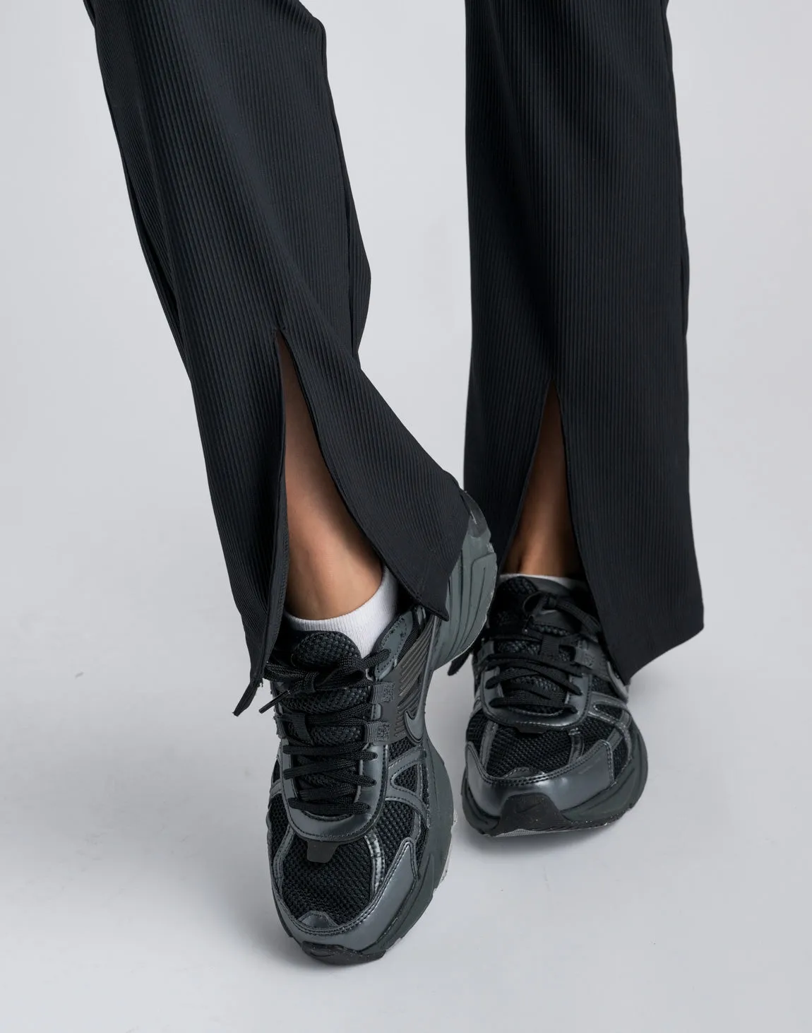 CRONOS WOMEN RIB HIGH RISE SLIT PANTS【BLACK】