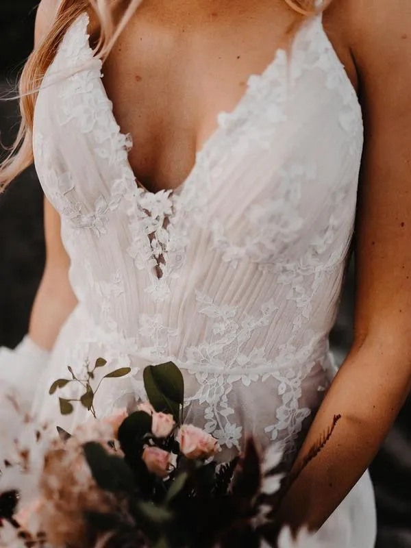 Elegant Long Tulle Halter Neckline Backless A-line Wedding Dresses TN289