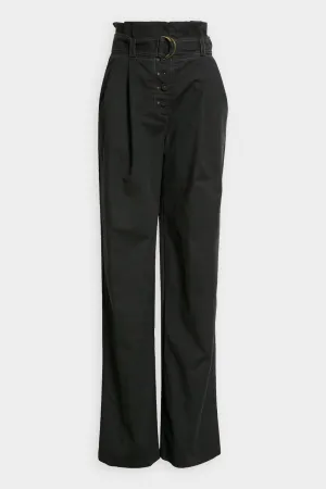 Harriet Pant in Noir