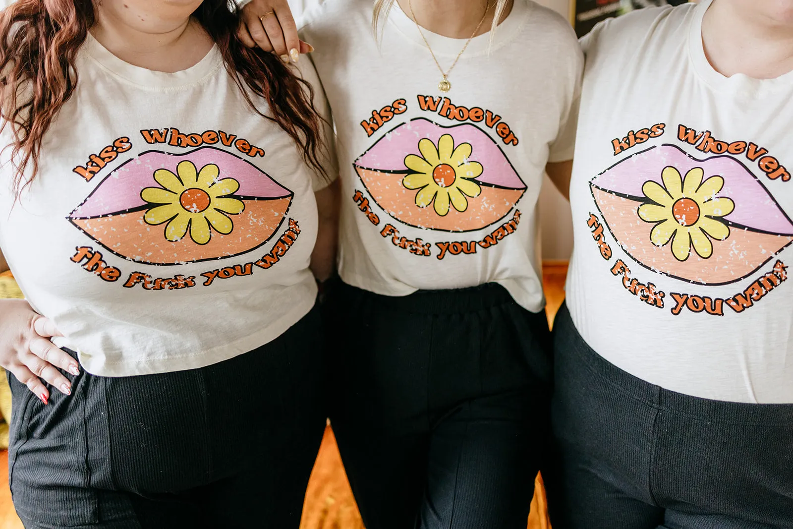 kiss whoever slub crop tee