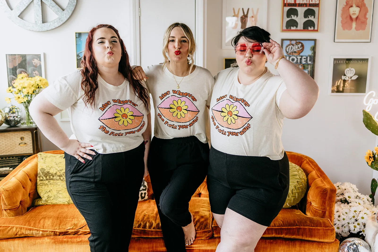 kiss whoever slub crop tee