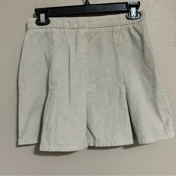 NEW Urban Outfitters BDG neutral corduroy pleated kilt mini skirt size medium