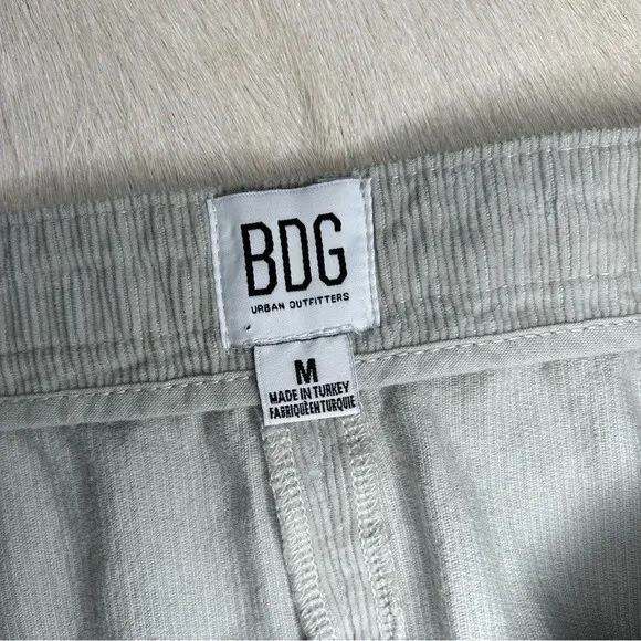 NEW Urban Outfitters BDG neutral corduroy pleated kilt mini skirt size medium