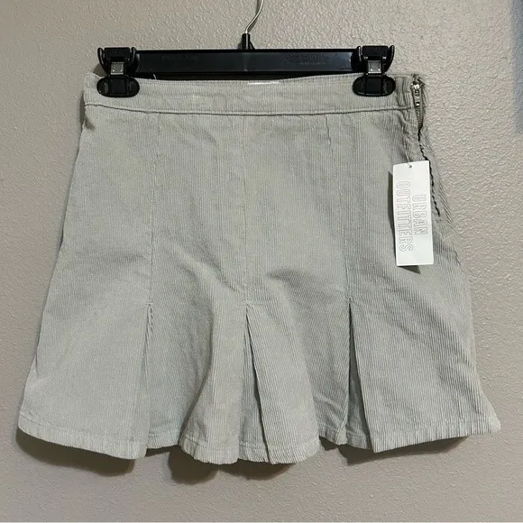NEW Urban Outfitters BDG neutral corduroy pleated kilt mini skirt size medium