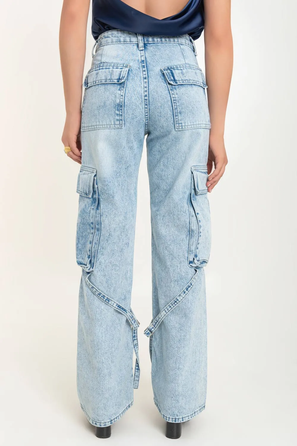 Pantalón cargo de denim con trabillas