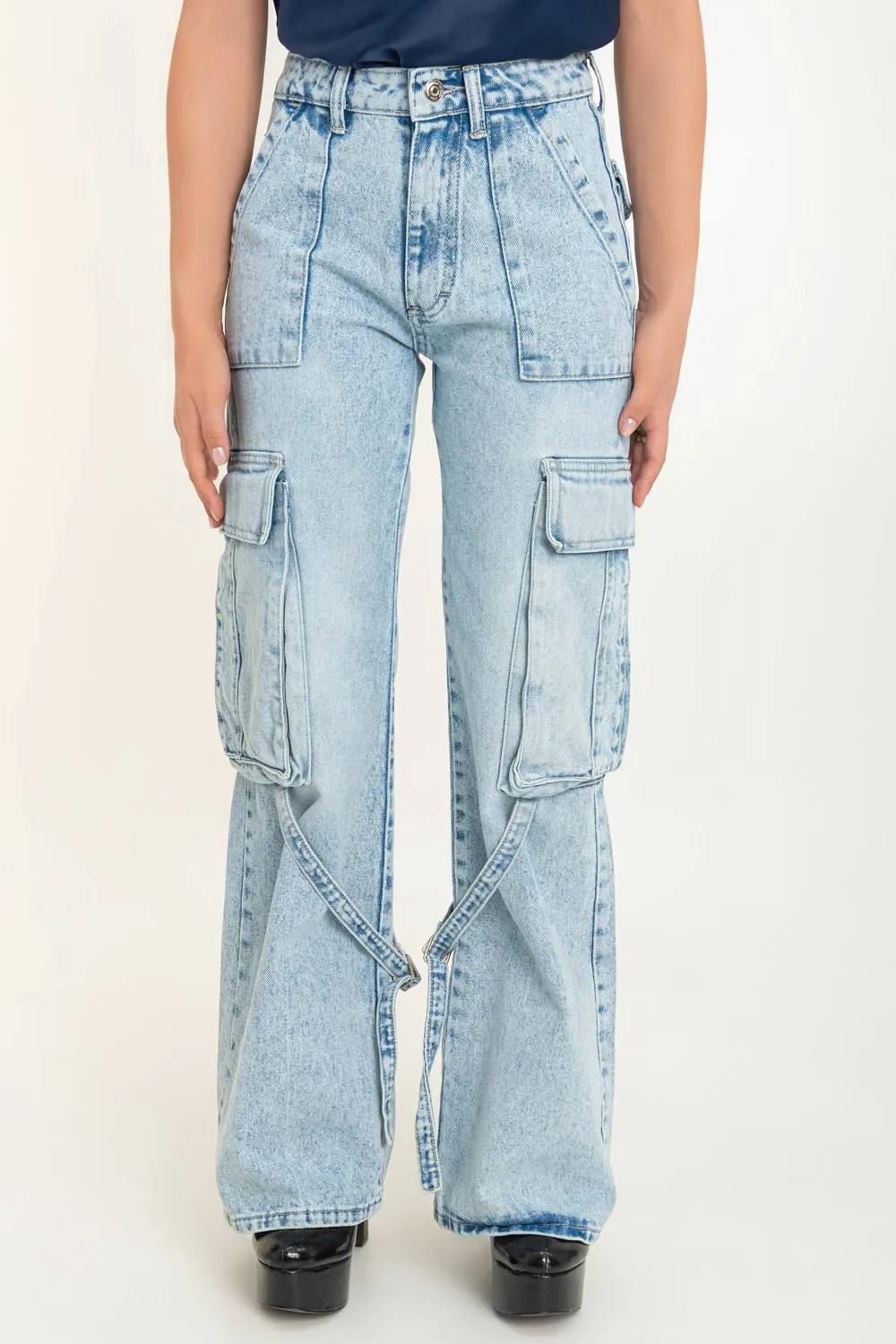 Pantalón cargo de denim con trabillas