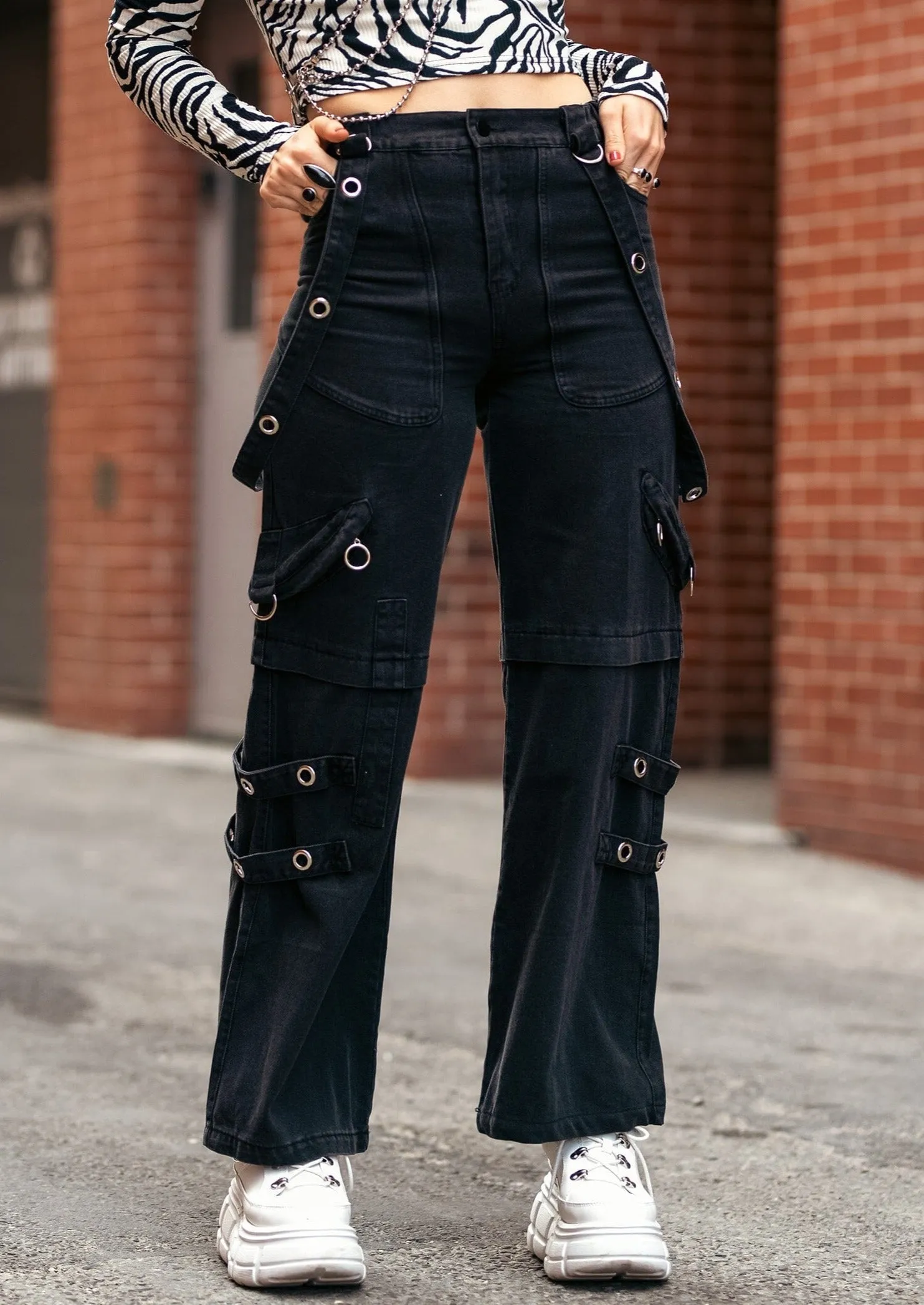Rivet Strap Cargo Pant