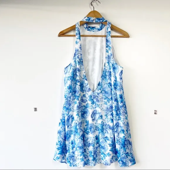 Show me your mumu v-right back sleeveless floral halter mini dress