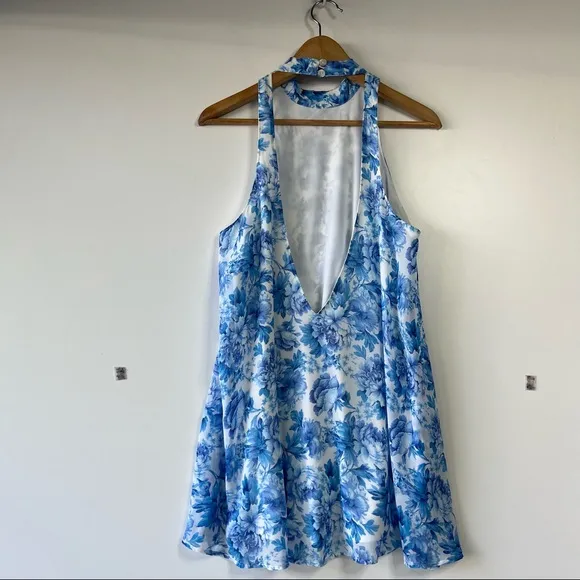 Show me your mumu v-right back sleeveless floral halter mini dress