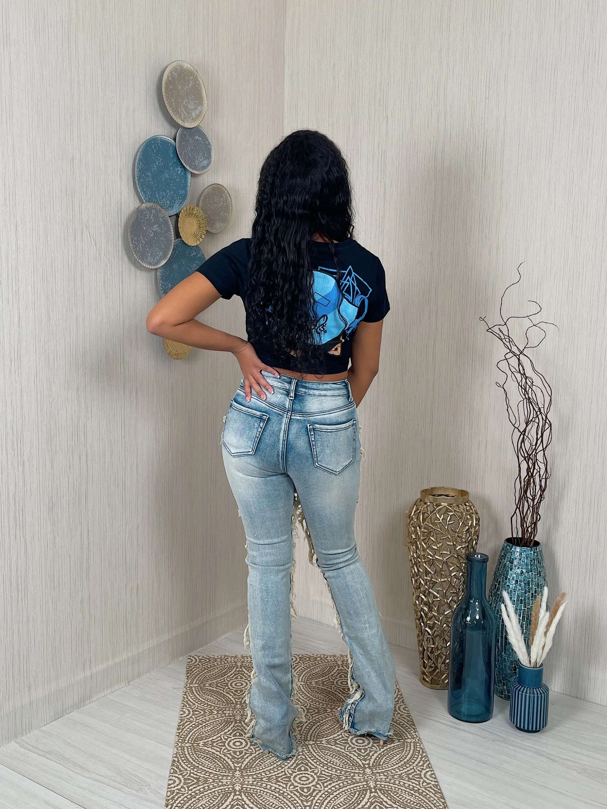 TE9523P - GRAPHIC EMBROIDERY DETAIL CROP TOP