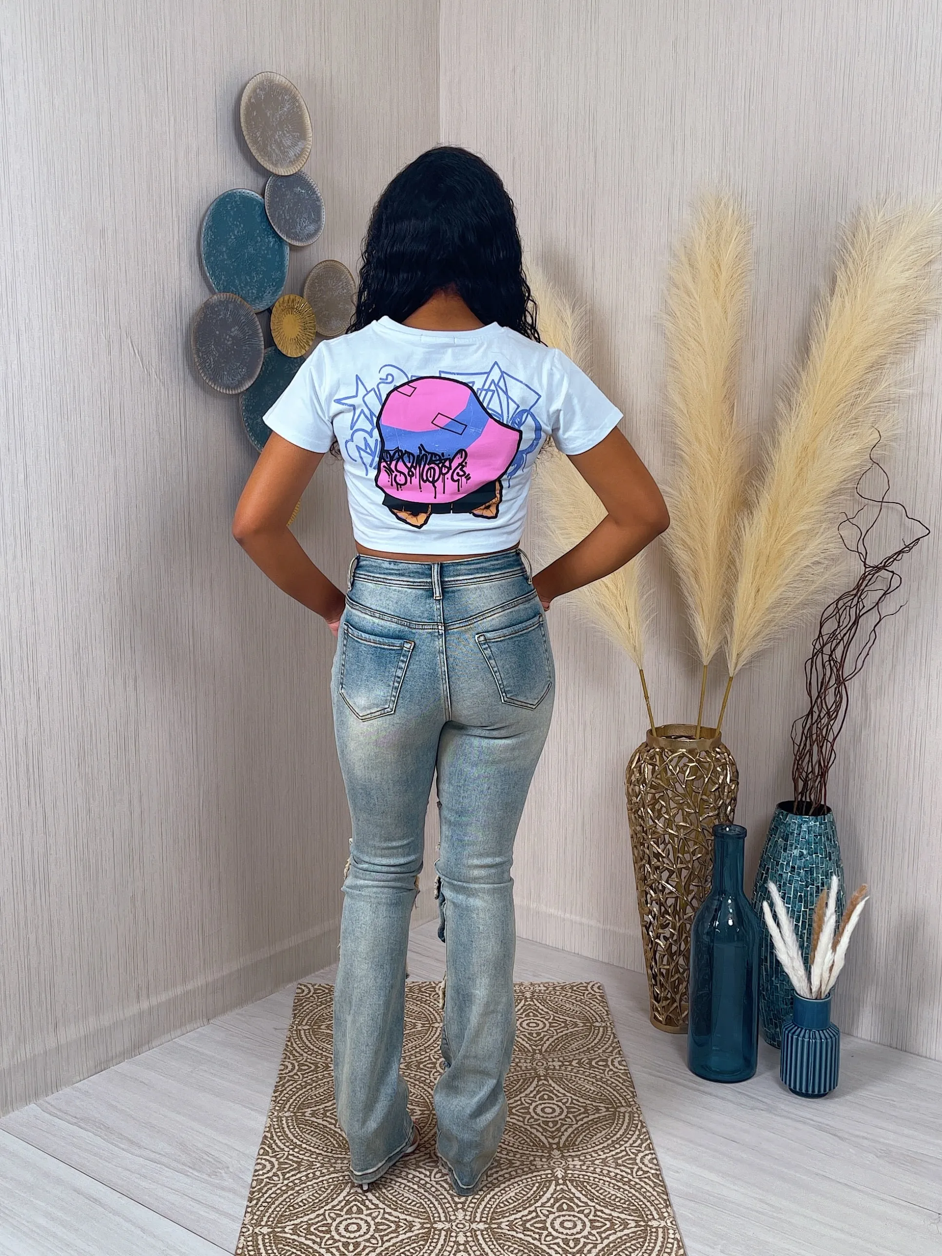 TE9523P - GRAPHIC EMBROIDERY DETAIL CROP TOP