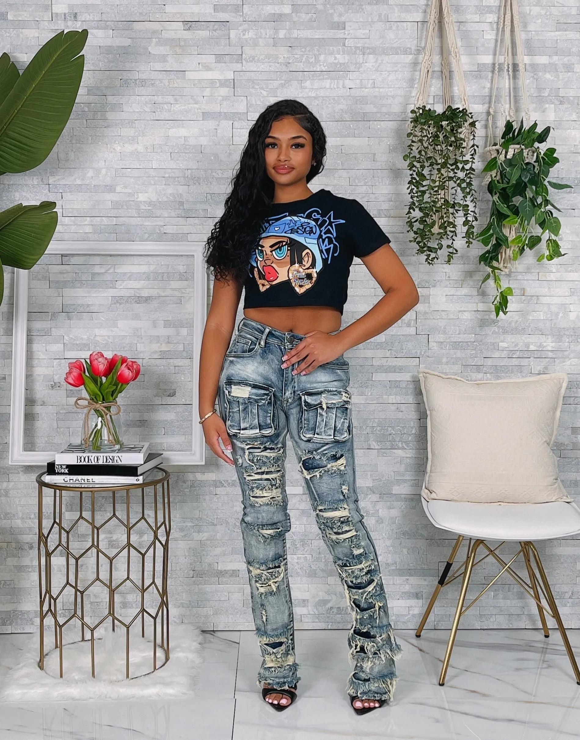 TE9523P - GRAPHIC EMBROIDERY DETAIL CROP TOP