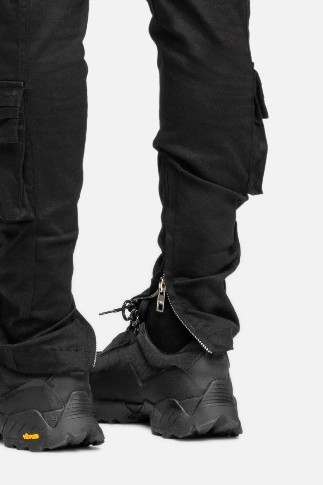 V2 CARGO BLACK