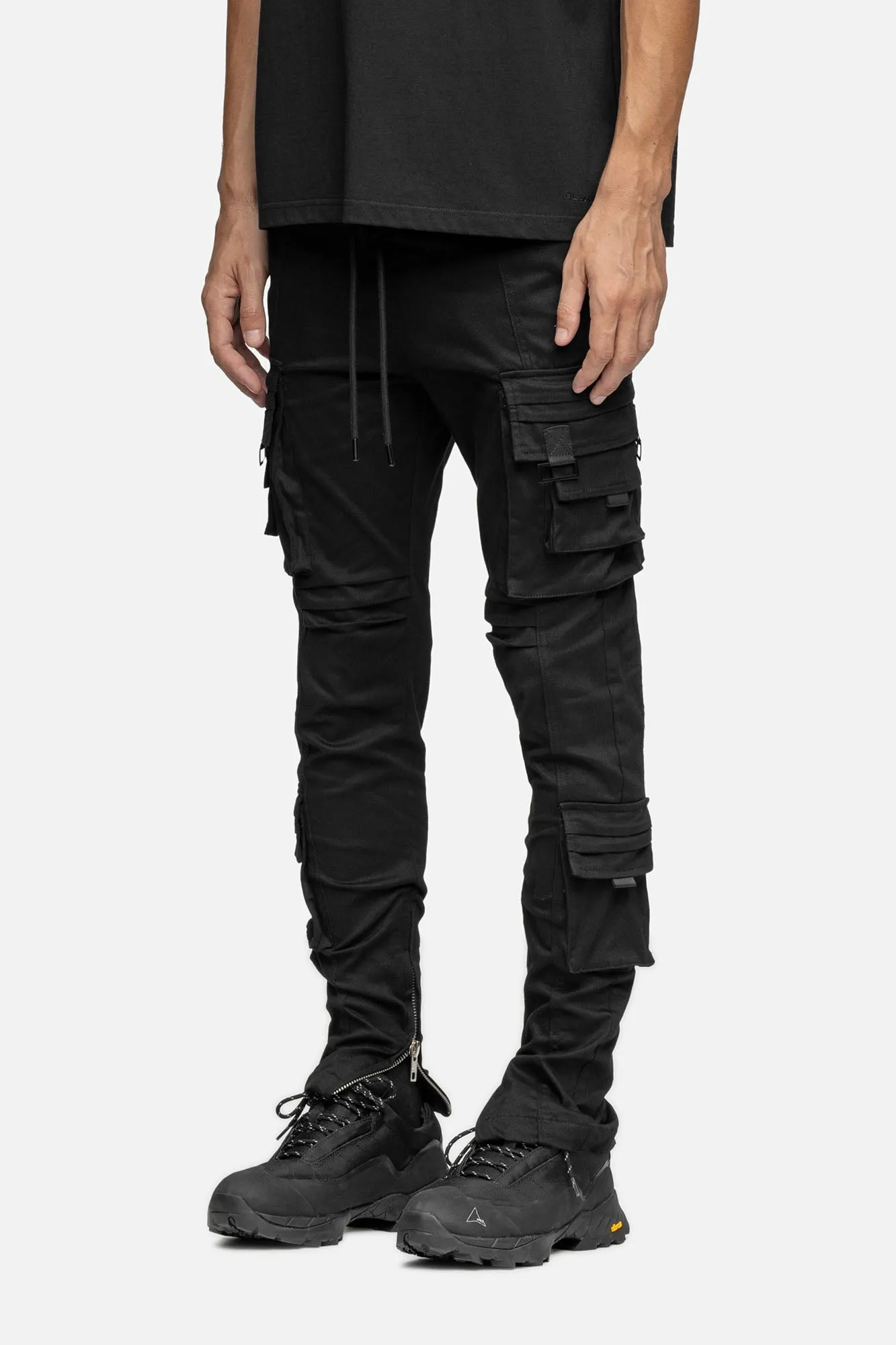 V2 CARGO BLACK
